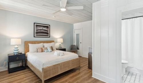 Deluxe Queen Room