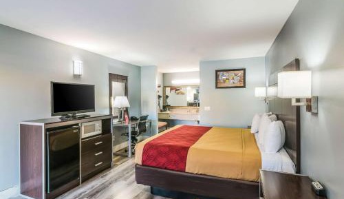 King Room with One King Bed - Non-Smoking