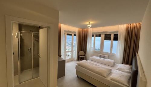 Superior Room with Balcony and Panoramic Lake View