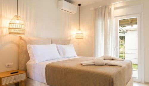 Deluxe Two-Bedroom Apartment with Garden View