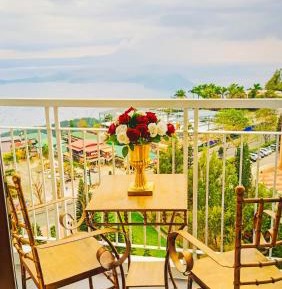 Suite with Lake View