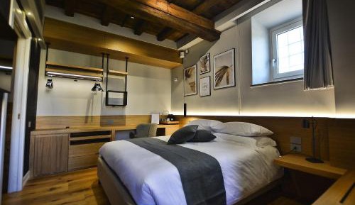 Deluxe Double Room with Shower