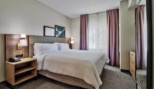 One-Bedroom King Suite - Non-Smoking