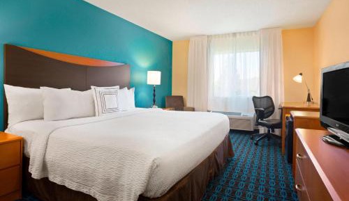 King Room with Roll-in Shower - Mobility and Hearing Accessible