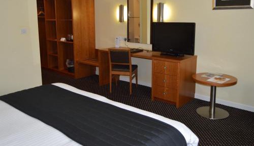 Family Room (2 Adults + 2 Children)