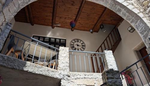 Deluxe Room (2 Adults + 1 Child)