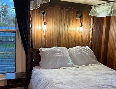 Queen Room with Garden View