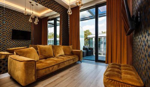 One-Bedroom Apartment with Balcony