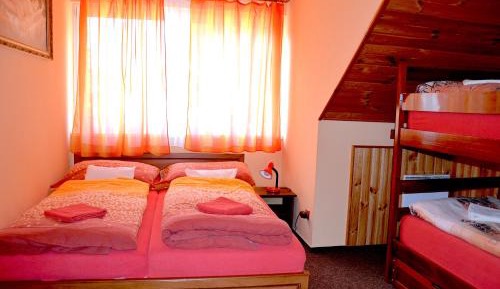Deluxe One-Bedroom Apartment