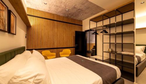 One-Bedroom Deluxe Apartment