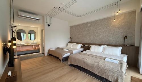 Deluxe Queen Room with Two Queen Beds