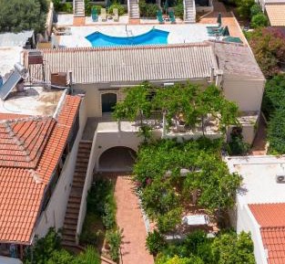 Two-Bedroom Apartment with Mountain View