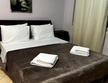 Three-Bedroom Apartment with Balcony