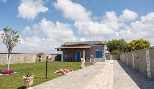 Villa with Garden View