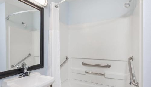 Queen Room - Disability Access/Non-Smoking