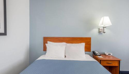 Queen Room - Non-Smoking