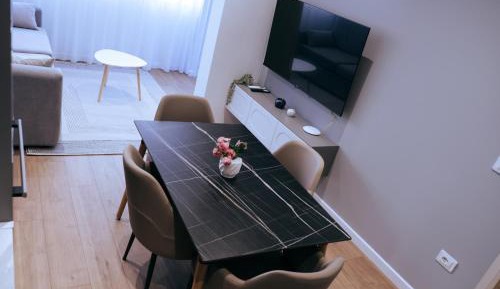Deluxe One-Bedroom Apartment with City View