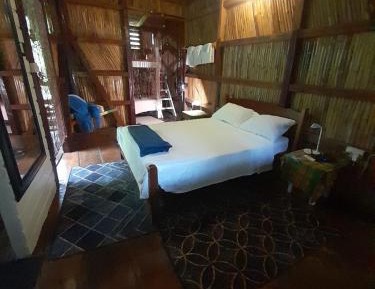 Deluxe Room (2 Adults + 1 Child)