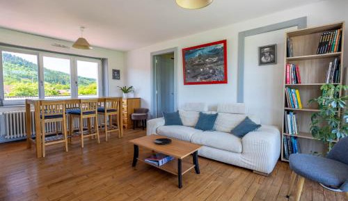 Three-Bedroom Apartment with Mountain View