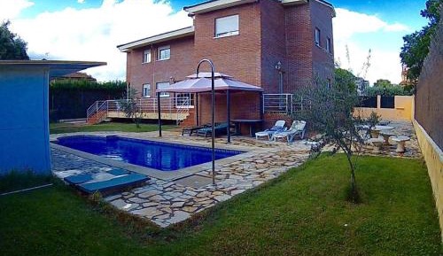 Villa with Garden View