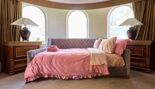 Deluxe Double Room (2 Adults + 1 Child)