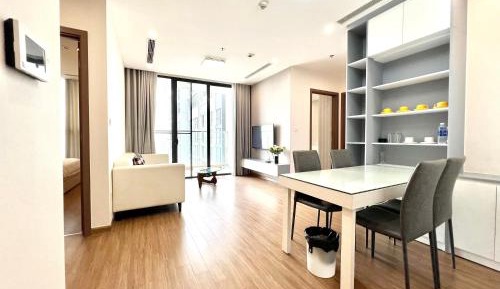 Three-Bedroom Apartment with Lake View