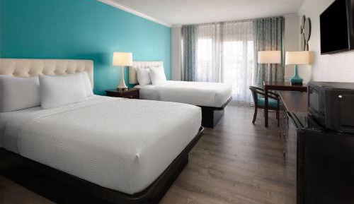  Room with Two Double Beds and Partial Ocean View - Non Smoking