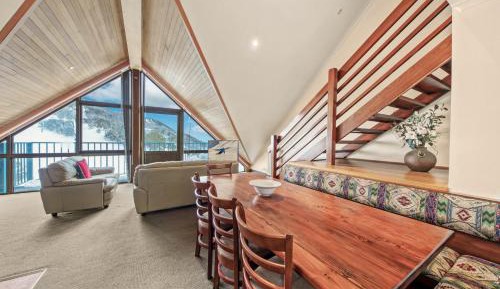 Three-Bedroom Penthouse Apartment - (8 Guests)