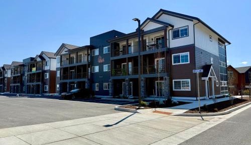 Two-Bedroom Deluxe Apartment with Balcony
