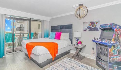One-Bedroom Apartment with Balcony and Water View