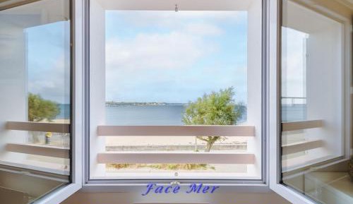Two-Bedroom Apartment, seafront La Noirmoutrine