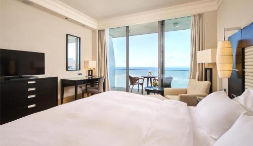 Deluxe Seafront View Room