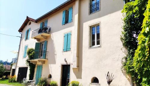 Two-Bedroom Apartment with Lake View