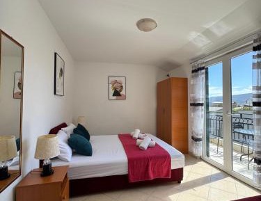 One-Bedroom Apartment (5 Adults)