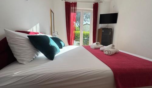 Two-Bedroom Apartment (5 Adults)