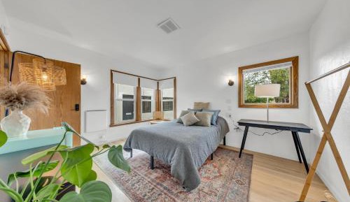 Queen Room with Shared Bathroom