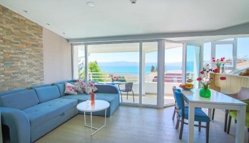 Apartment with Lake View - Top Floor