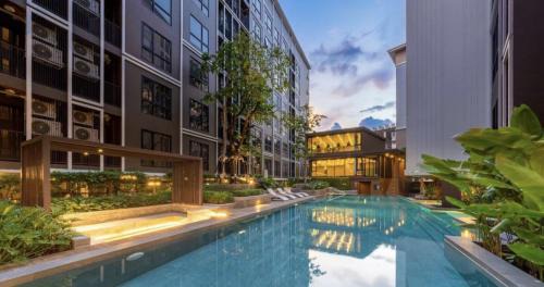 One-Bedroom Apartment with Balcony and City View