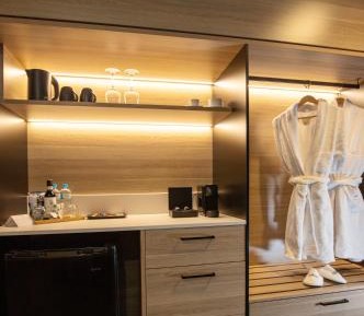 Deluxe Bridgeview Suite