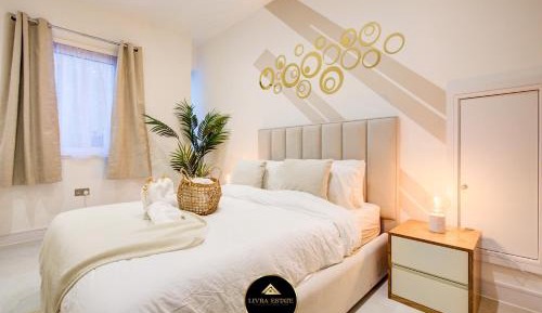 Deluxe Two-Bedroom Apartment with Garden View