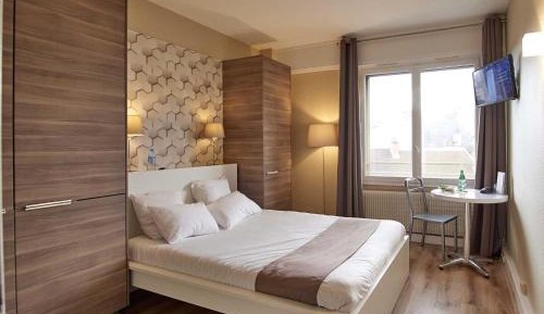 Studio Club (Coté Rue)