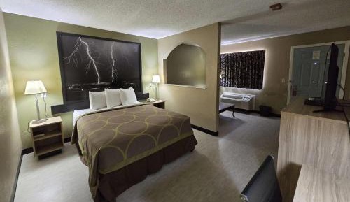 Queen Room with Bath Tub - Mobility Accessible/Non-Smoking