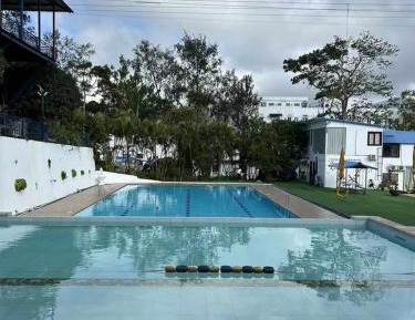 Deluxe Room (2 Adults + 1 Child)