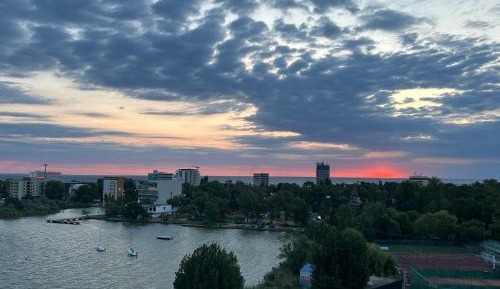 Apartment with Lake View