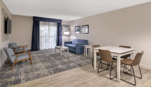 Queen Suite with Two Queen Beds