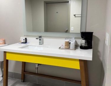 King Room with Bathtub and Grab Bars - Mobility Access/Non-Smoking