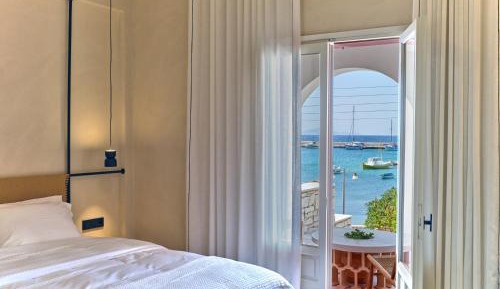 Deluxe Double Room with Balcony and Sea View