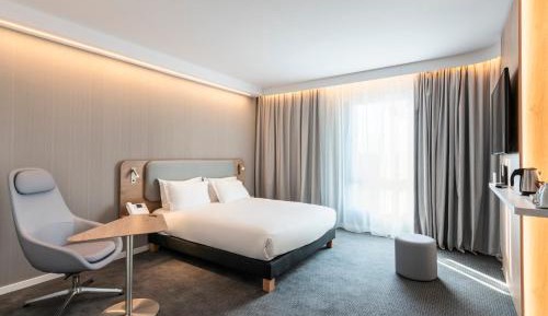 Standard Queen Room