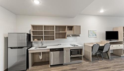 Queen Suite - Accessible/Non-Smoking w/ Dishwasher