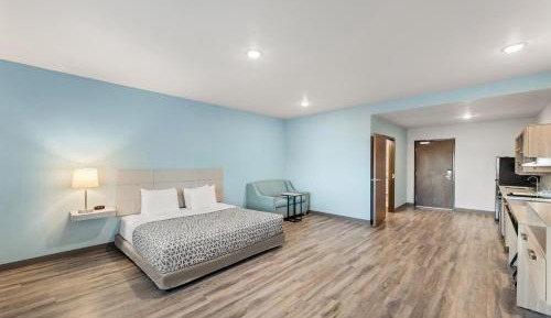 King Suite with Sofa - Disability Access/Non Smoking